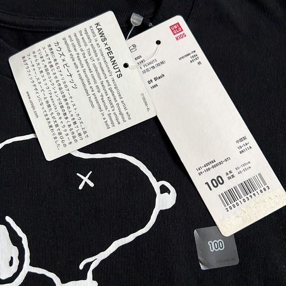 NEW Uniqlo KAWSxPEANUTS Snoopy tshirt, black, size 3T - Picture 2 of 4